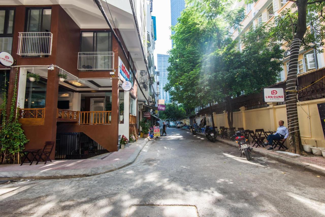 22Housing Hotel & Apartment 81 Linh Lang Hanoi Exteriör bild