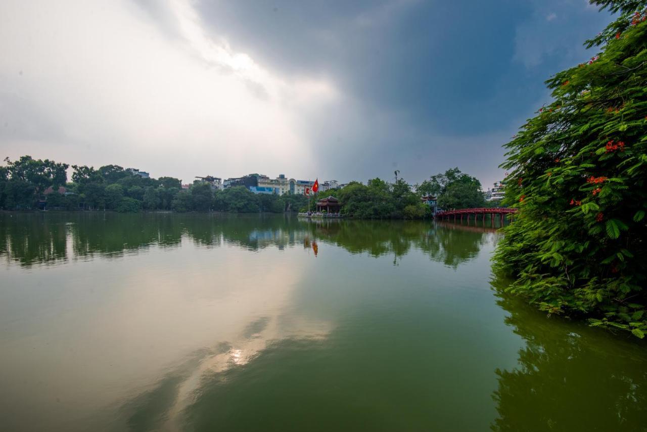 22Housing Hotel & Apartment 81 Linh Lang Hanoi Exteriör bild