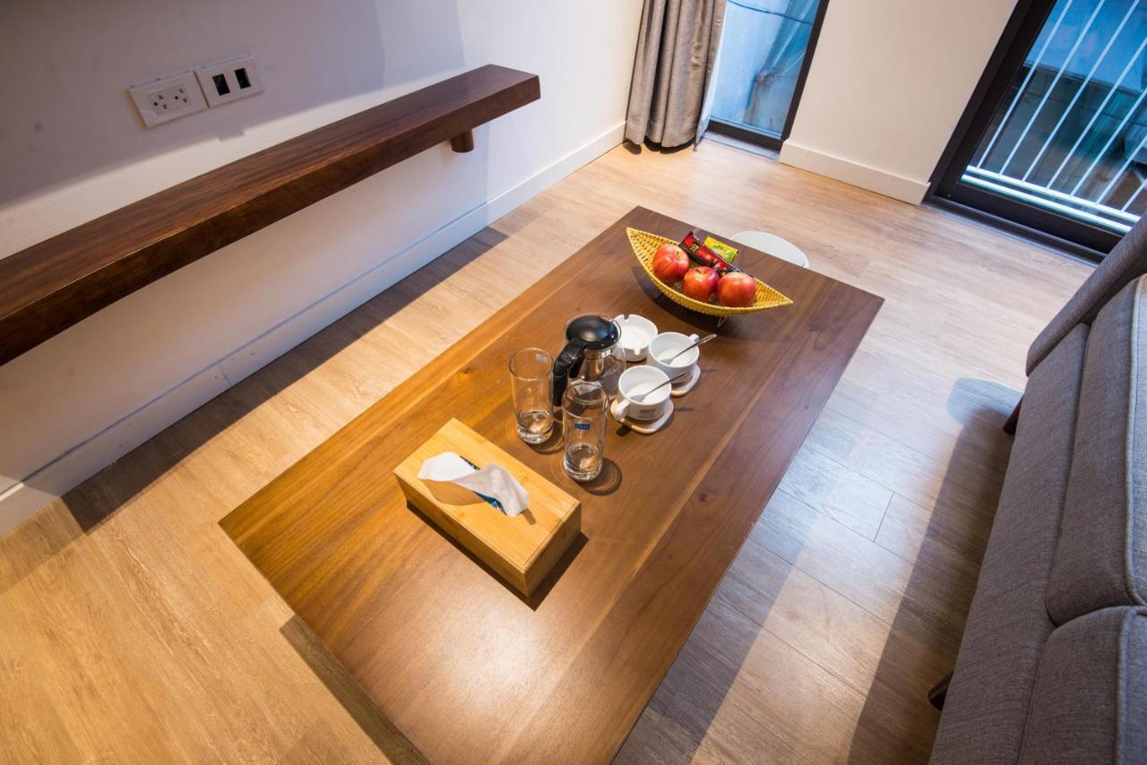 22Housing Hotel & Apartment 81 Linh Lang Hanoi Exteriör bild