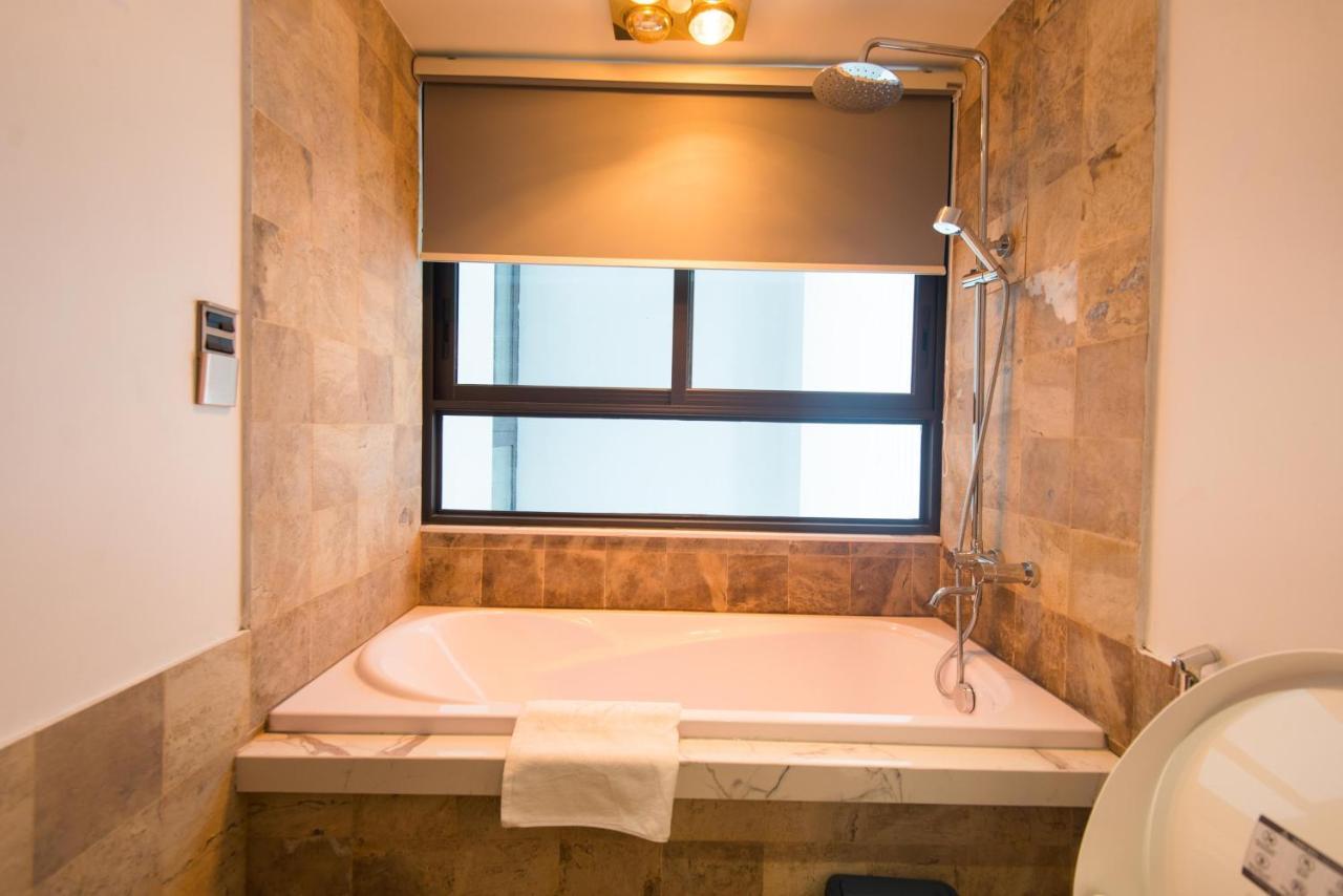 22Housing Hotel & Apartment 81 Linh Lang Hanoi Exteriör bild
