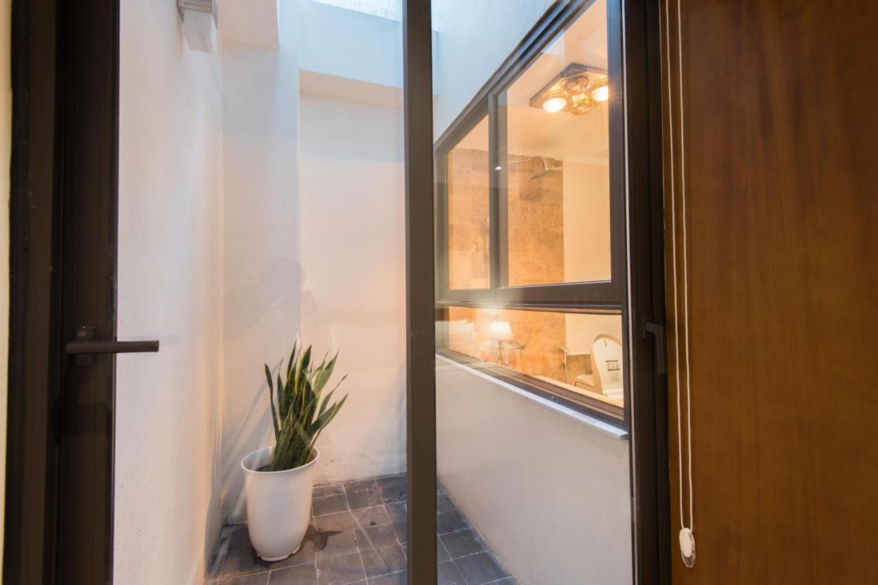 22Housing Hotel & Apartment 81 Linh Lang Hanoi Exteriör bild